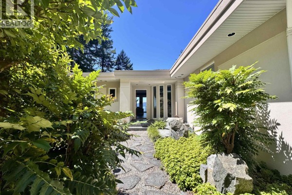 11677 Sunshine Coast Highway, Madeira Park, BC V0N2H1 Photo 4
