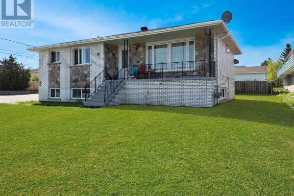 Foyer - 117 Brunetville Road, Kapuskasing, ON P5N2G6 Photo 2
