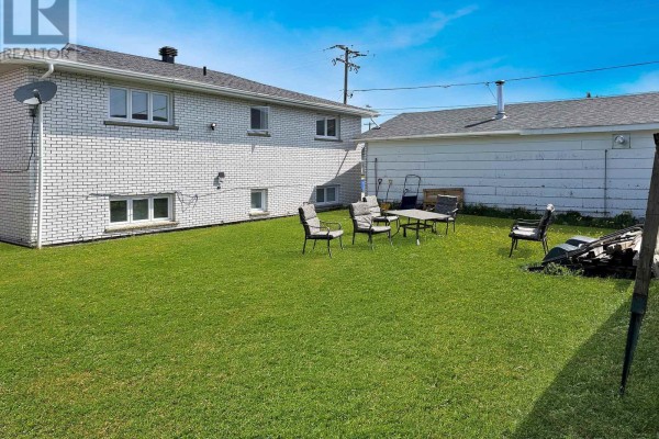 Living room - 117 Brunetville Road, Kapuskasing, ON P5N2G6 Photo 3