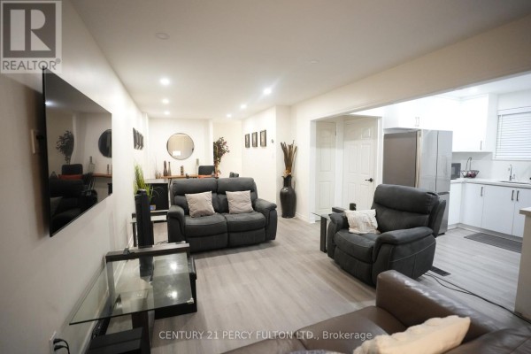 117 Cordella Avenue, Toronto, ON M6N2K1 Photo 3