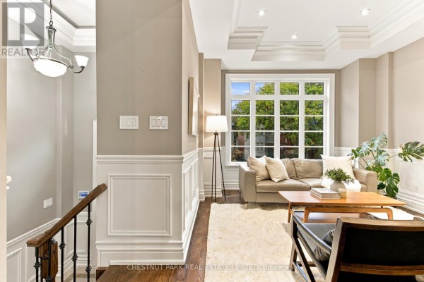 Living room - 117 Glengarry Avenue, Toronto, ON M5M1E1 Photo 3