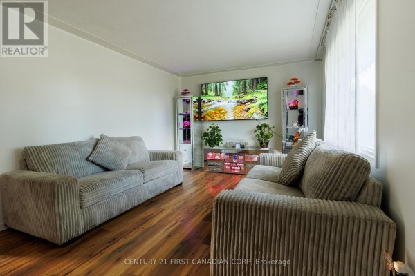 Living room - 117 Goldwick Crescent, London East, ON N5V2K9 Photo 3