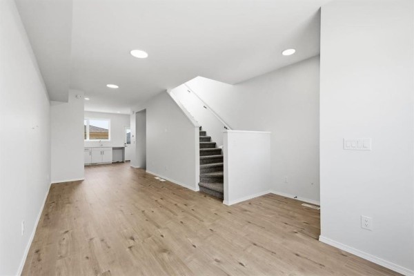 Kitchen - 117 Gypsum Drive, Winnipeg, MB R3X1V8 Photo 3