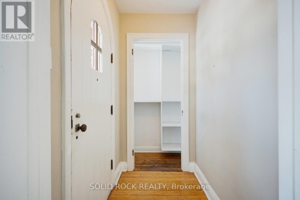 Hallway with a front door and built-in closet space - 117 Mill Street S, Brampton