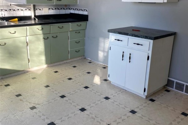 Laundry room - 117 Prospect Avenue, Oxbow, SK S0C2B0 Photo 4