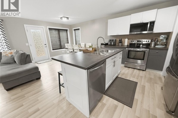 Foyer - 117 Valley Park Place, Swift Current, SK S9H5N2 Photo 5
