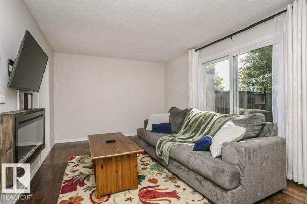 Dining room - 117 Woodstock Nw, Edmonton, AB T5T0H6 Photo 2
