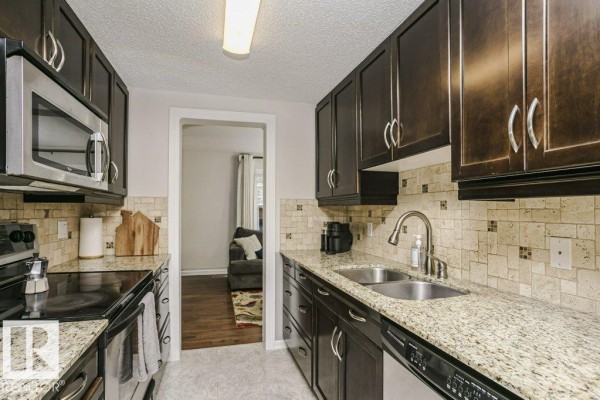 Bedroom 2 - 117 Woodstock Nw, Edmonton, AB T5T0H6 Photo 5