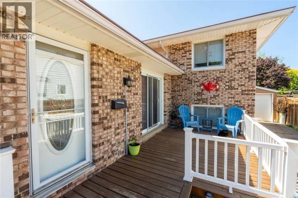 Den - 1170 Cathcart Boulevard, Sarnia, ON N7S2H5 Photo 3