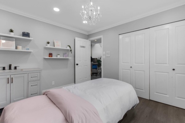 1170 Dolphin Street, White Rock, BC V4B4G8 Photo 4