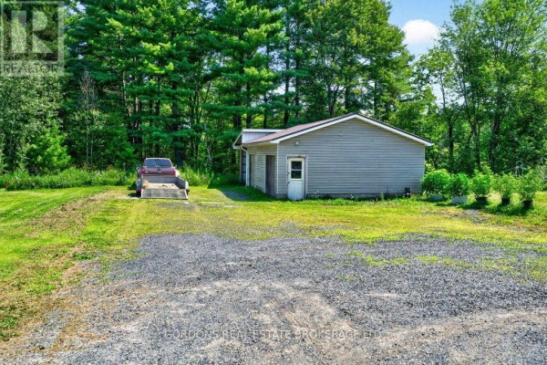 Kitchen - 11703 Highway 41, Addington Highlands, ON K0H1Z0 Photo 5