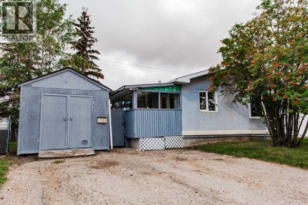 Primary Bedroom - 11706 98 Street, Grande Prairie, AB T8V3N8 Photo 2