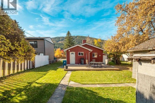 4pc Bathroom - 11713 20 Avenue, Blairmore, AB T0K0E0 Photo 3