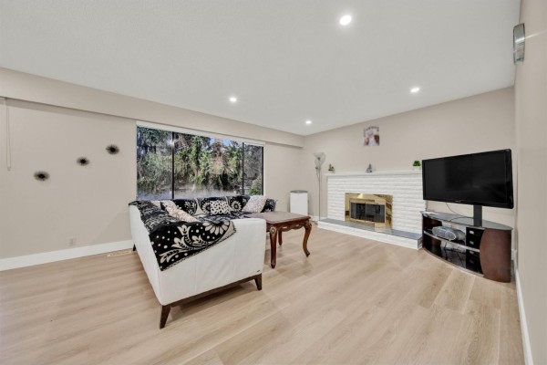 11715 83a Avenue, Delta, BC V4C2J9 Photo 5