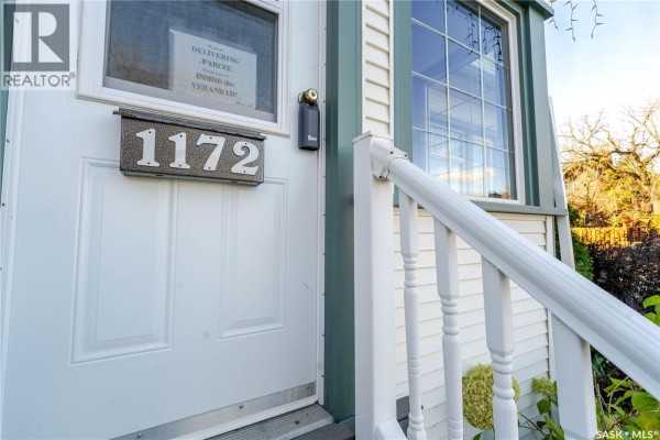 Laundry room - 1172 Clifton Avenue, Moose Jaw, SK S6H3L5 Photo 4