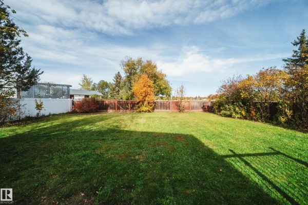 Kitchen - 11720 158 Av Nw, Edmonton, AB T5X2K4 Photo 3