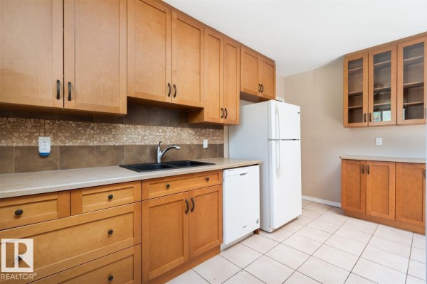 Family room - 11730 125 St Nw, Edmonton, AB T5M0N6 Photo 4