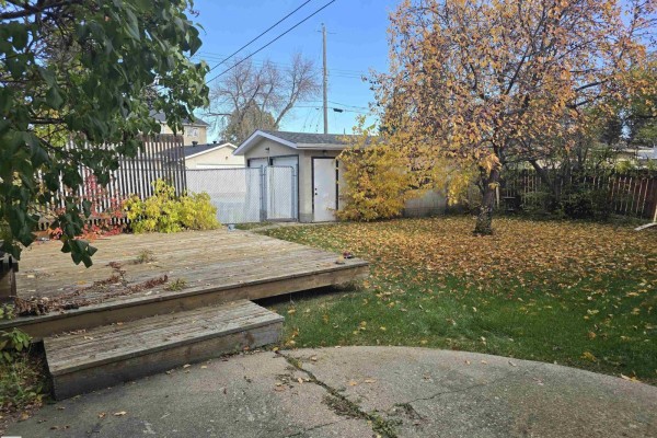 Primary Bedroom - 11736 43 Av Nw, Edmonton, AB T6J0Y7 Photo 4