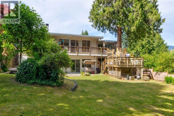 1177 E 15th Street, North Vancouver, BC V7J1K6 Photo 2