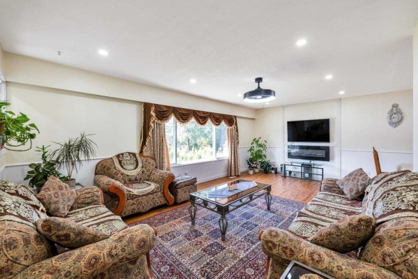 11789 85a Avenue, Delta, BC V4C2V8 Photo 2