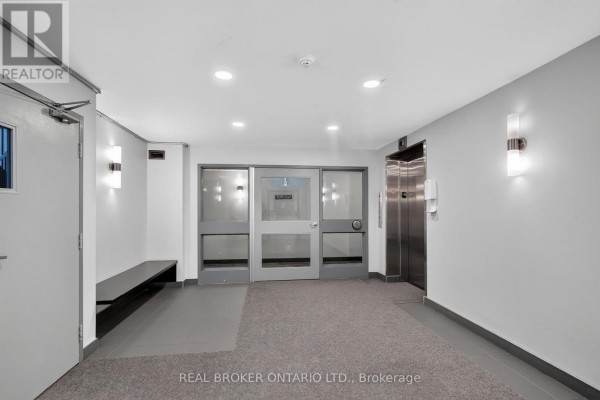 118 - 216 Viewmount Drive, Ottawa, ON K2E7X4 Photo 3