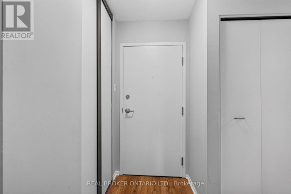 118 - 216 Viewmount Drive, Ottawa, ON K2E7X4 Photo 5