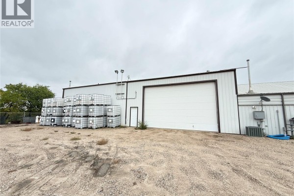118 & 122 Perkins Street, Estevan, SK S4A2K1 Photo 4