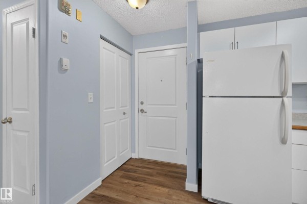 Kitchen - #118 10535 122 St Nw, Edmonton, AB T5N4B7 Photo 2