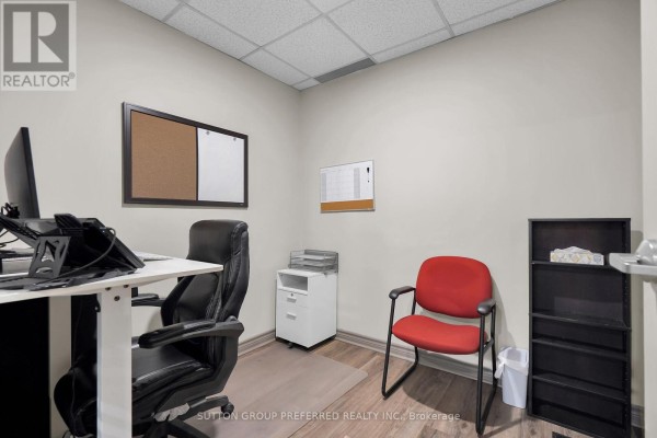 118-119 - 379 Dundas Street, London East, ON N6B1V5 Photo 2