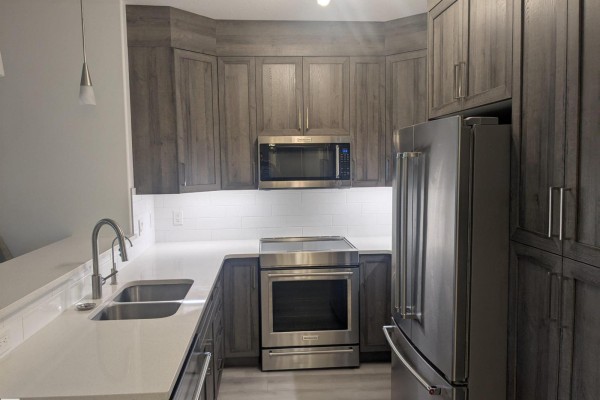 Kitchen - #118 2503 Hanna Cr Nw, Edmonton, AB T6R0H1 Photo 3