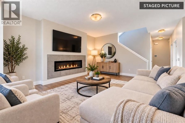 Living room - 118 Belmont Crescent Sw, Calgary, AB T2X4N7 Photo 4