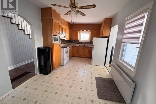 Bath (# pieces 1-6) - 118 Main Street, Port Aux Basques, NL A0M1C0 Photo 4