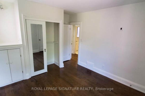 118 Parkhurst Boulevard, Toronto, ON M4G2E7 Photo 2