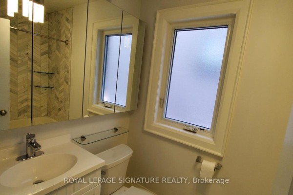 118 Parkhurst Boulevard, Toronto, ON M4G2E7 Photo 3