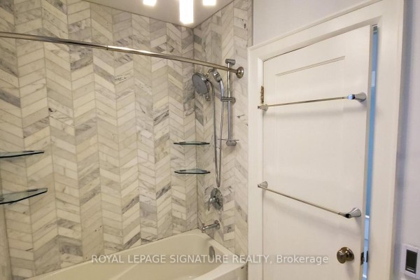 118 Parkhurst Boulevard, Toronto, ON M4G2E7 Photo 4