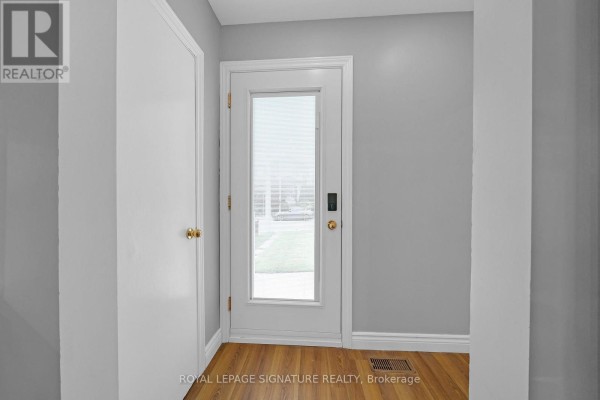 118 Rexleigh Drive, Toronto, ON, photo 2