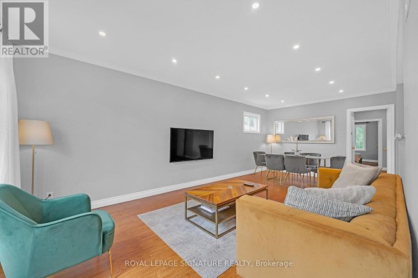 118 Rexleigh Drive, Toronto, ON, photo 3