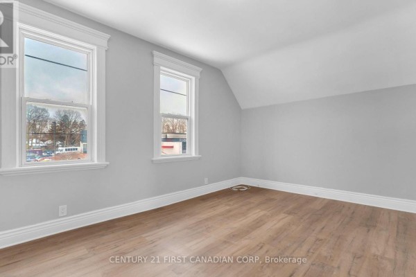 118 Wharncliffe Road S, London South, ON N6J2K3 Photo 4