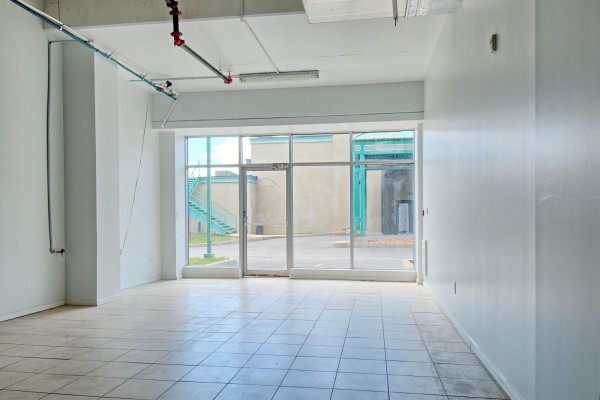 Interior of an empty commercial space with tiled floors and large glass doors. - 1180 Ch. D'aylmer, #ss04, Gatineau
