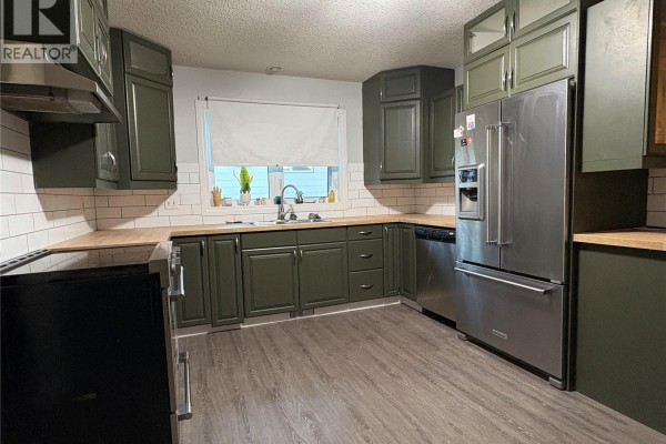 Kitchen - 1181 Ashley Drive, Swift Current, SK S9H1N4 Photo 2