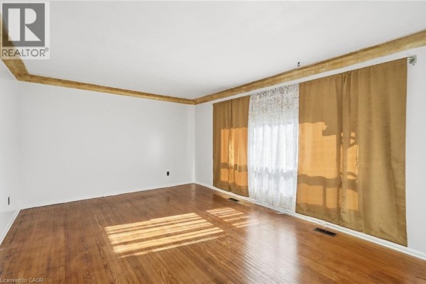 Family room - 1181 Highway No. 8, Stoney Creek, ON L8E5G8 Photo 5