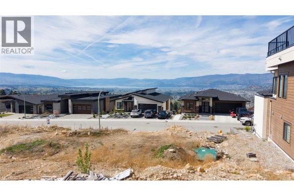 1181 Lone Pine Drive, Kelowna, BC, photo 2