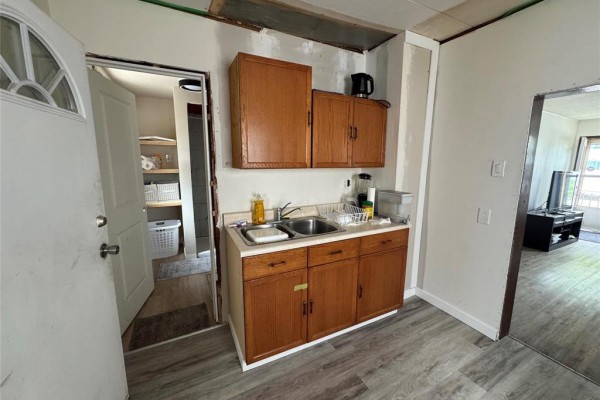Mud room - 1182 Pritchard Avenue, Winnipeg, MB R2X0G9 Photo 4