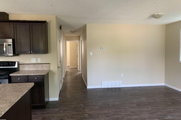Kitchen - 11824 93 St Nw, Edmonton, AB T5G1E3 Photo 3