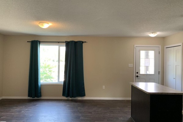 Primary Bedroom - 11824 93 St Nw, Edmonton, AB T5G1E3 Photo 4