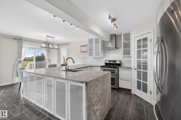 11827 8 Av Nw, Edmonton, AB, photo 3