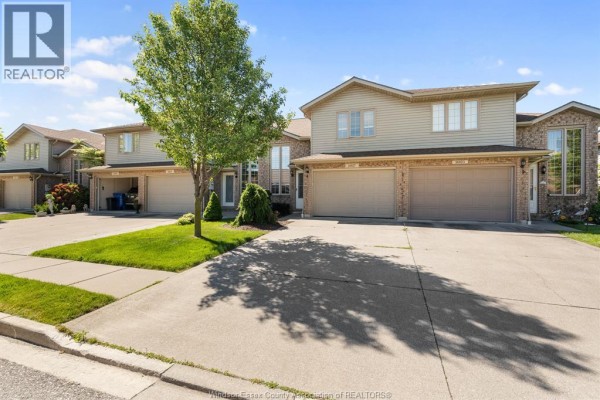 Kitchen features granite countertops, wood cabinets, stainless steel appliances, and a double sink. - 11827 Boulder Crescent, Windsor