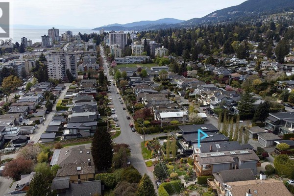 1183 Duchess Avenue, West Vancouver, BC V7T1H1 Photo 4