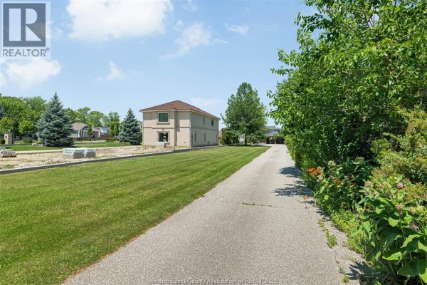 11830 Riverside Drive East, Windsor, ON, photo 2