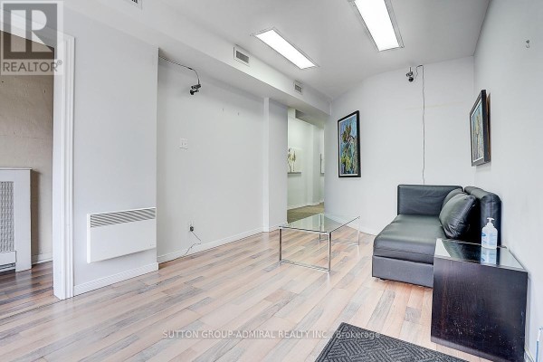 1184 Eglinton Avenue W, Toronto, ON M6C2E3 Photo 5